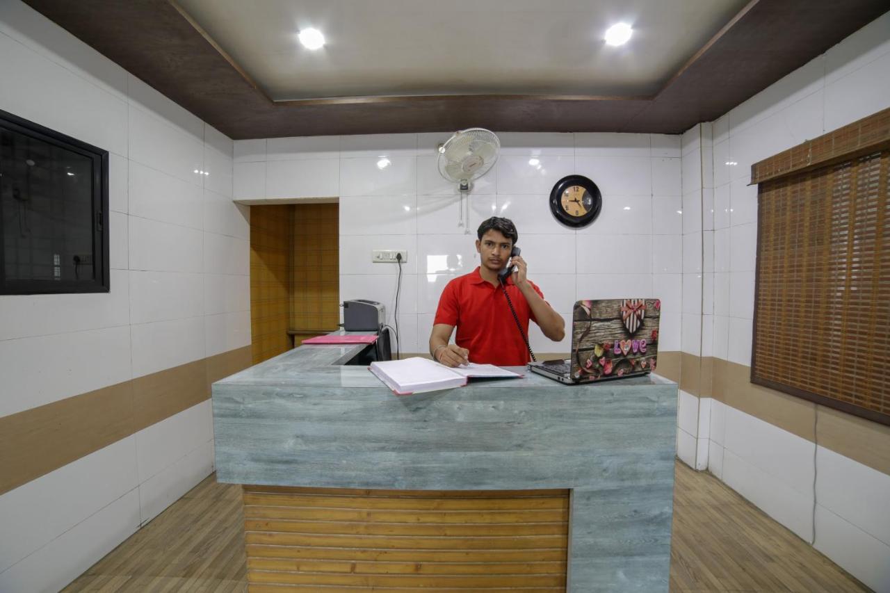 Oyo Flagship Hotel Chandani Rāipur Exteriör bild