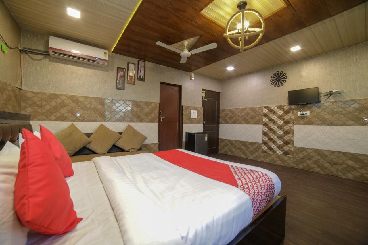 Oyo Flagship Hotel Chandani Rāipur Exteriör bild