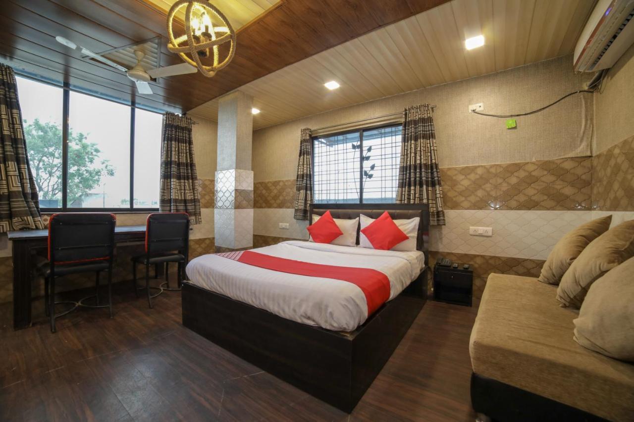 Oyo Flagship Hotel Chandani Rāipur Exteriör bild